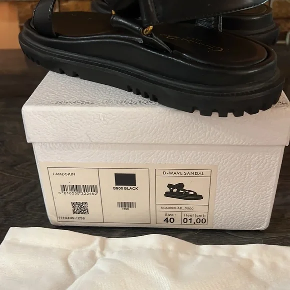 COPY - Like new D Wave Sandals (worn twice) - Picture 5 of 9